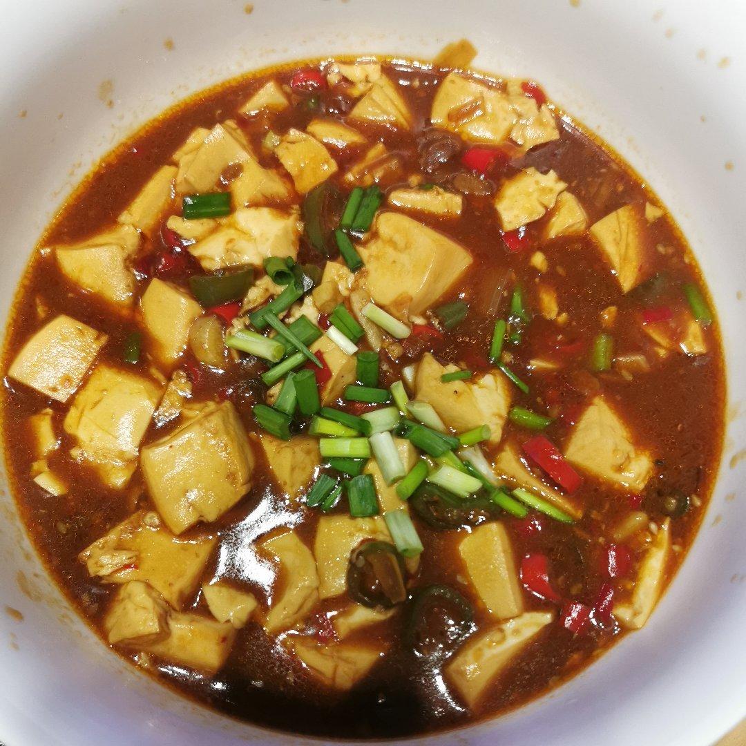 嫩豆腐烧不碎有诀窍，这样做超级好吃——海鲜酱焖豆腐
