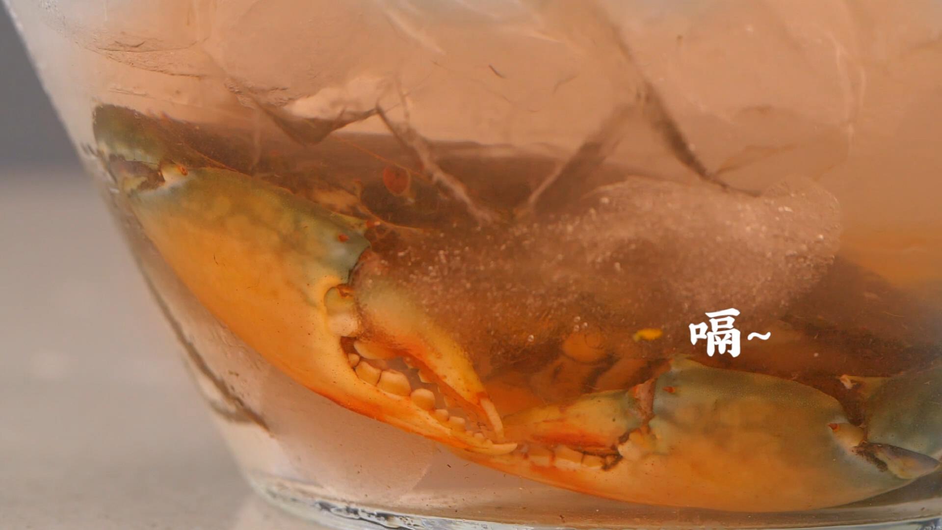 清蒸黄油蟹的最佳吃法！满口流油！冰镇大法！的做法 步骤4