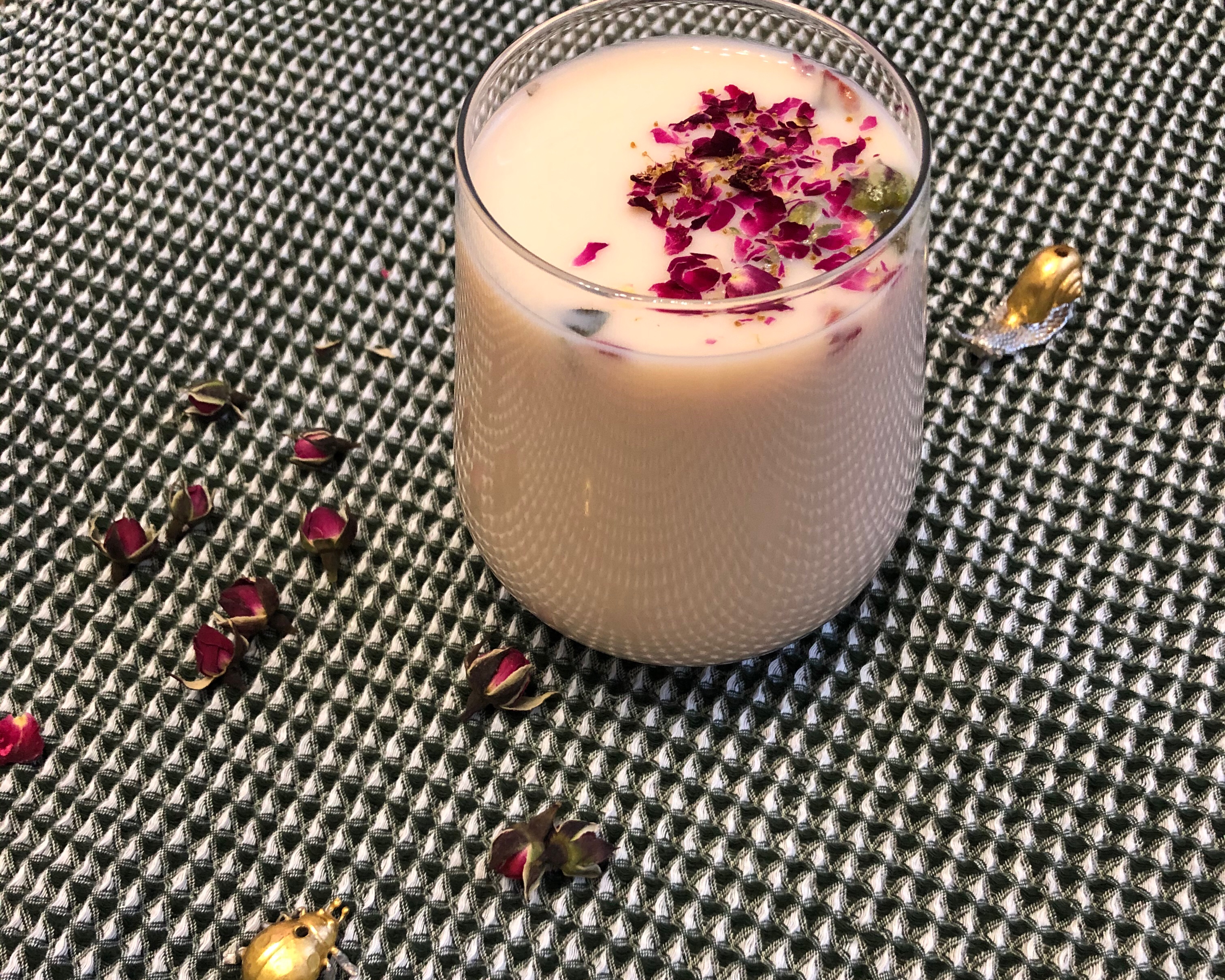 小王子的玫瑰🌹 玫瑰奶茶的做法