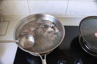一锅排骨两个菜：蜜汁排骨、冬瓜炖排骨的做法 步骤3
