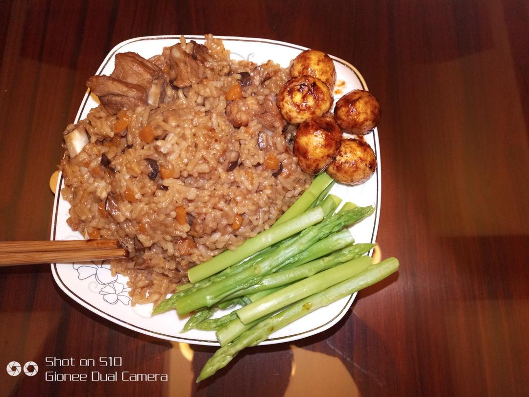 喷香排骨焖饭（爆好吃）