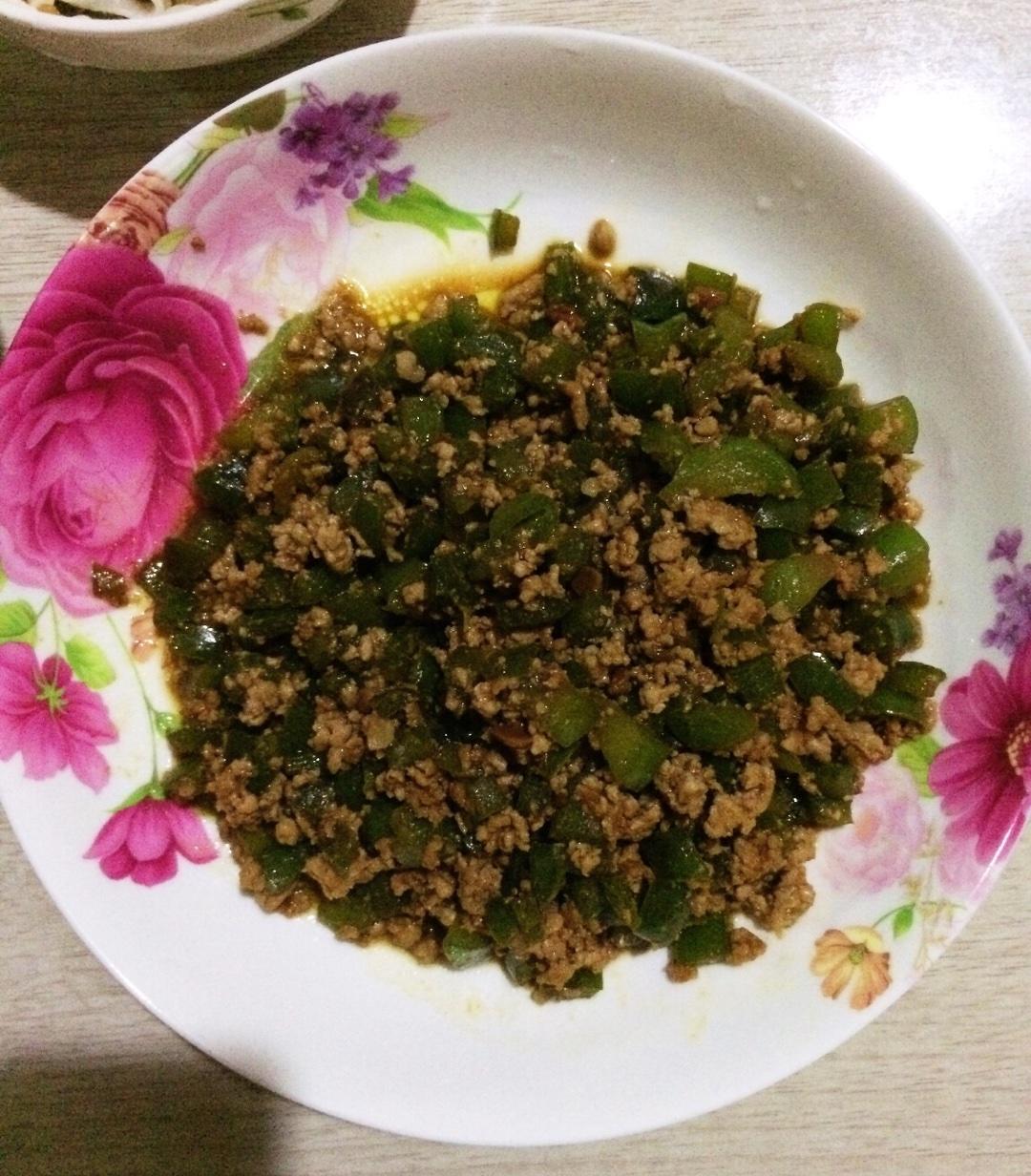 青椒肉酱面的做法
