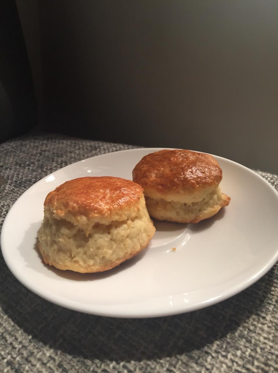 【视频】3分钟 奶油司康Scone(可能是世界上最快手的司康) 消耗淡奶油～