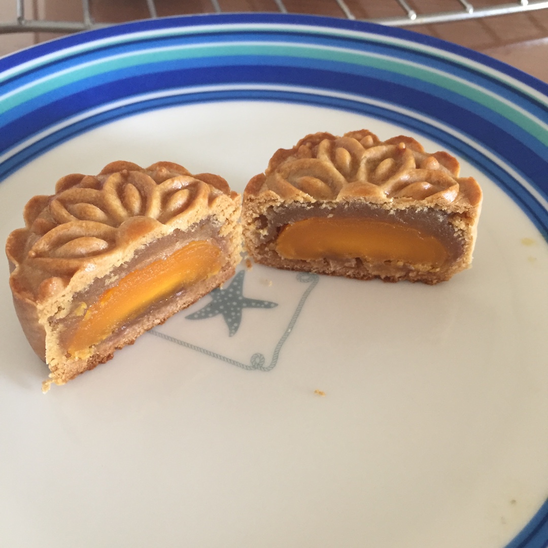 广式月饼—蛋黄莲蓉月饼
