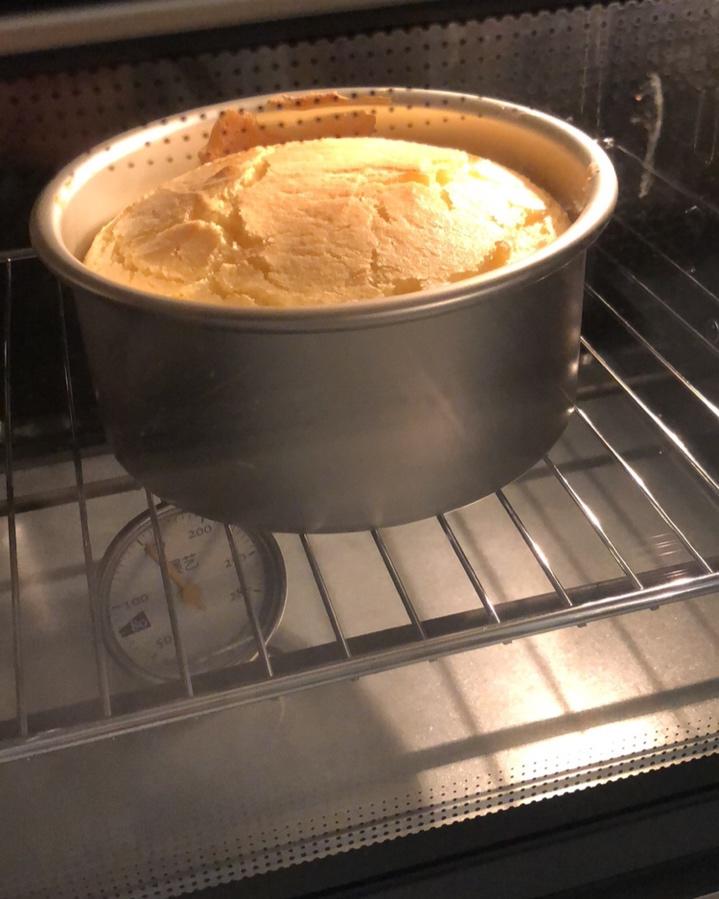 超简单完美戚风蛋糕（6寸2蛋）附打发、翻拌、脱模视频