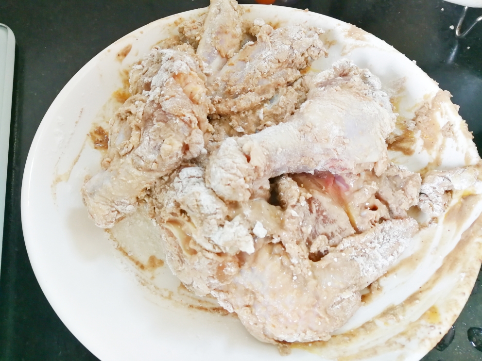 娘惹belacan虾酱炸鸡的做法 步骤2