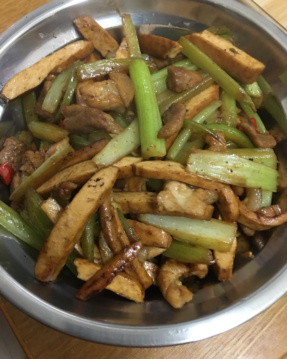 五香干芹菜炒肉