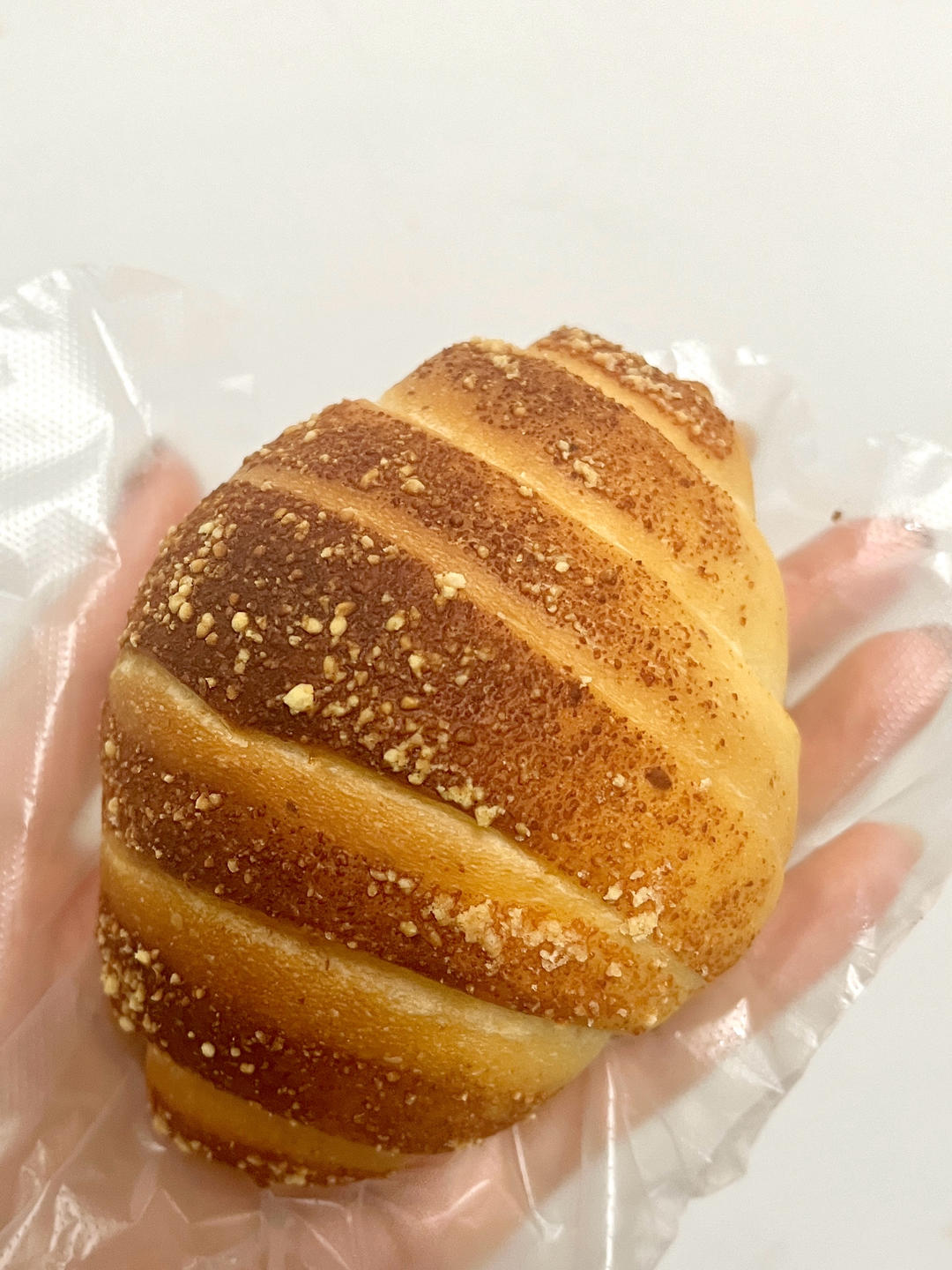 咸香黑芝麻盐面包