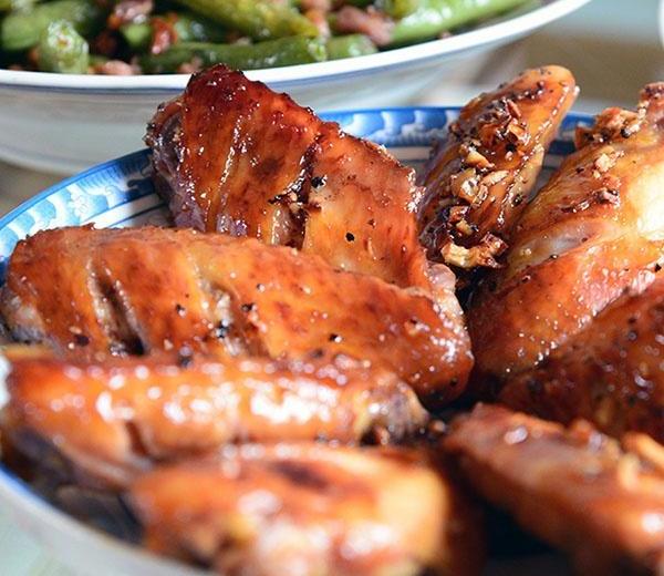 超级香的烤鸡翅——黑椒蜜制鸡翅的做法