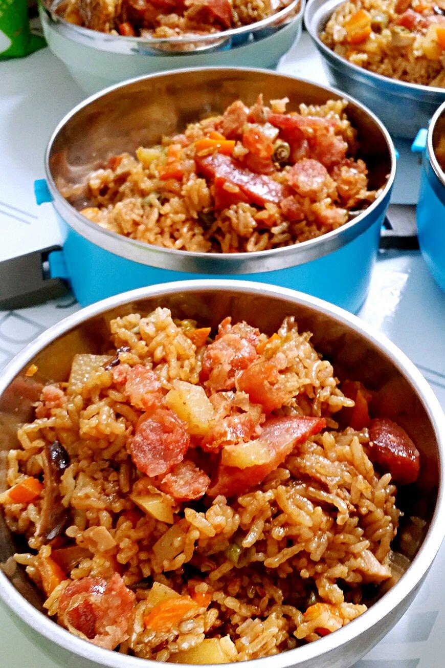 香菇腊肠土豆焖饭