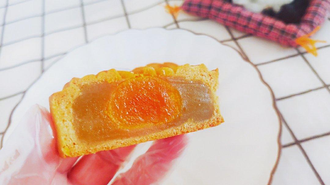 广式月饼—蛋黄莲蓉月饼