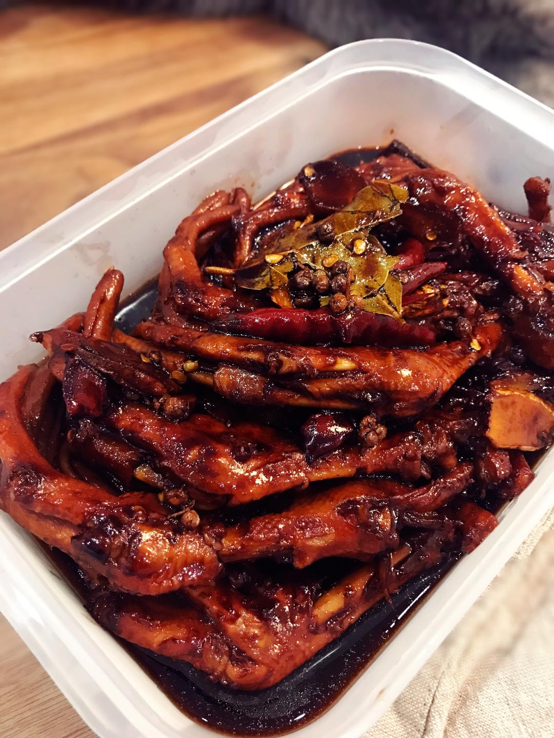 周黑鸭系甜麻辣风卤鸭爪的做法