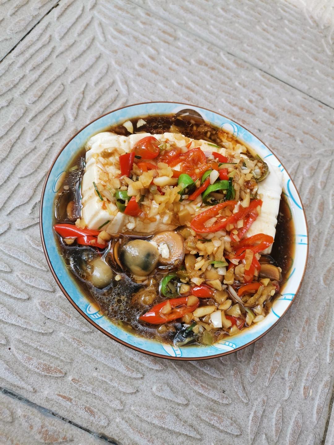 双椒拌皮蛋豆腐