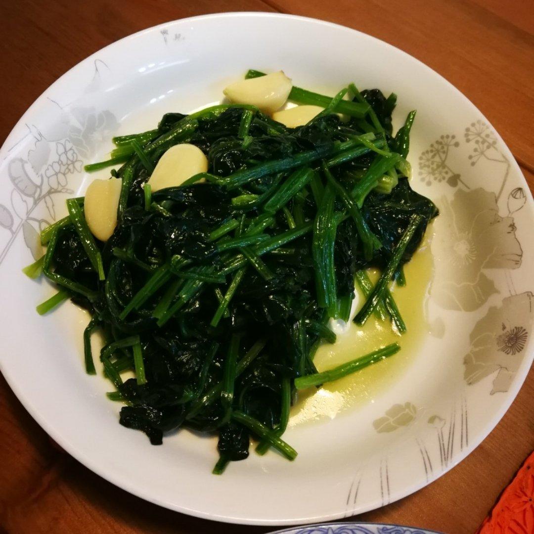 不涩口又嫩的清炒菠菜