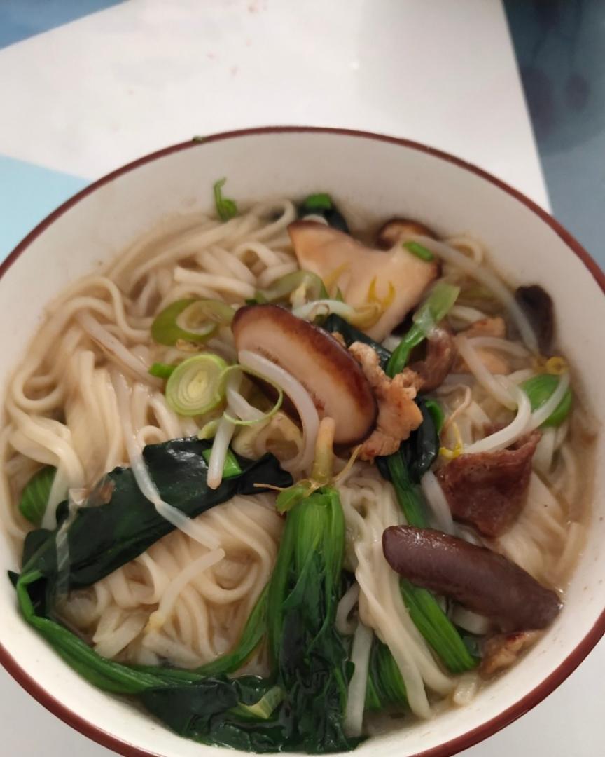 香菇肉丝面的做法