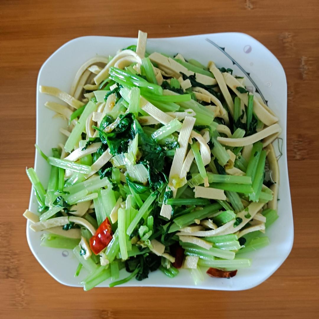 豆腐皮炒芹菜香菜
