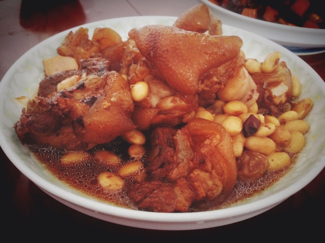 黄豆炖猪蹄