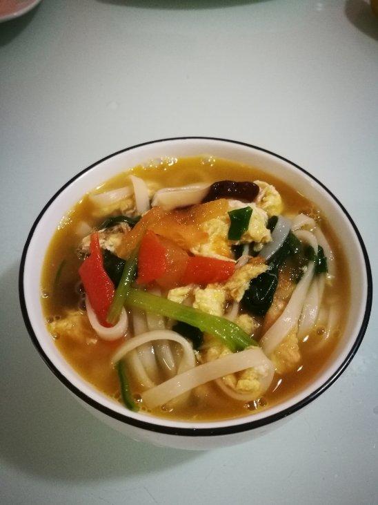 菠菜香菇西红柿鸡蛋面