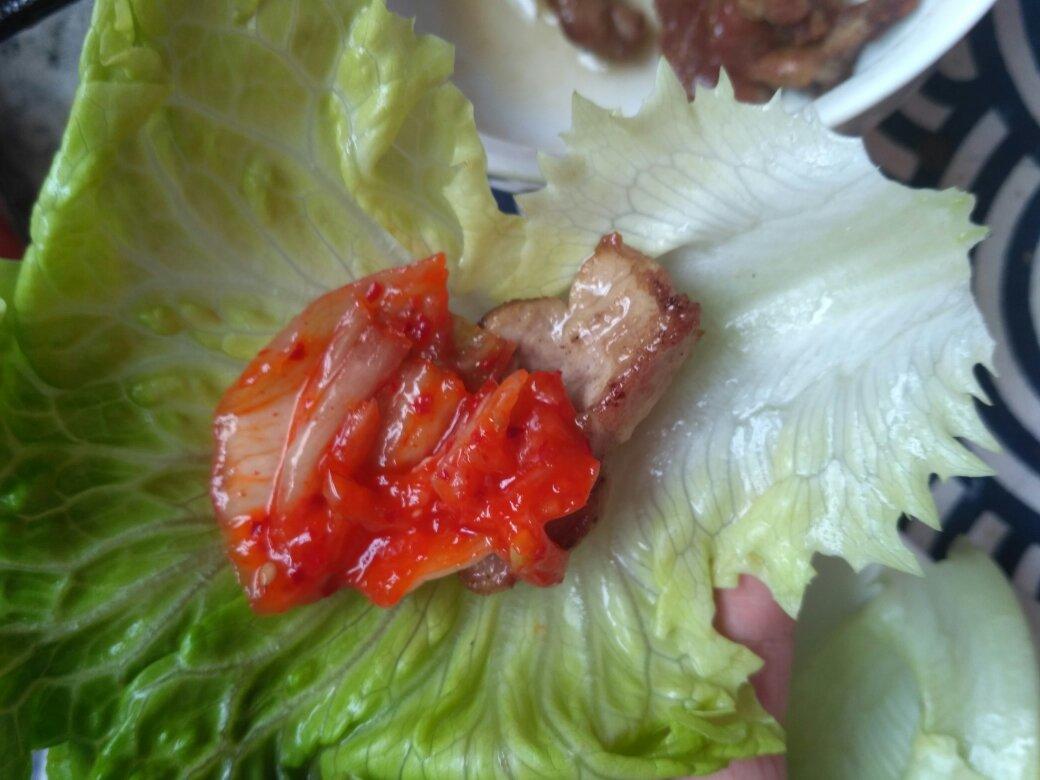 五花肉生菜包