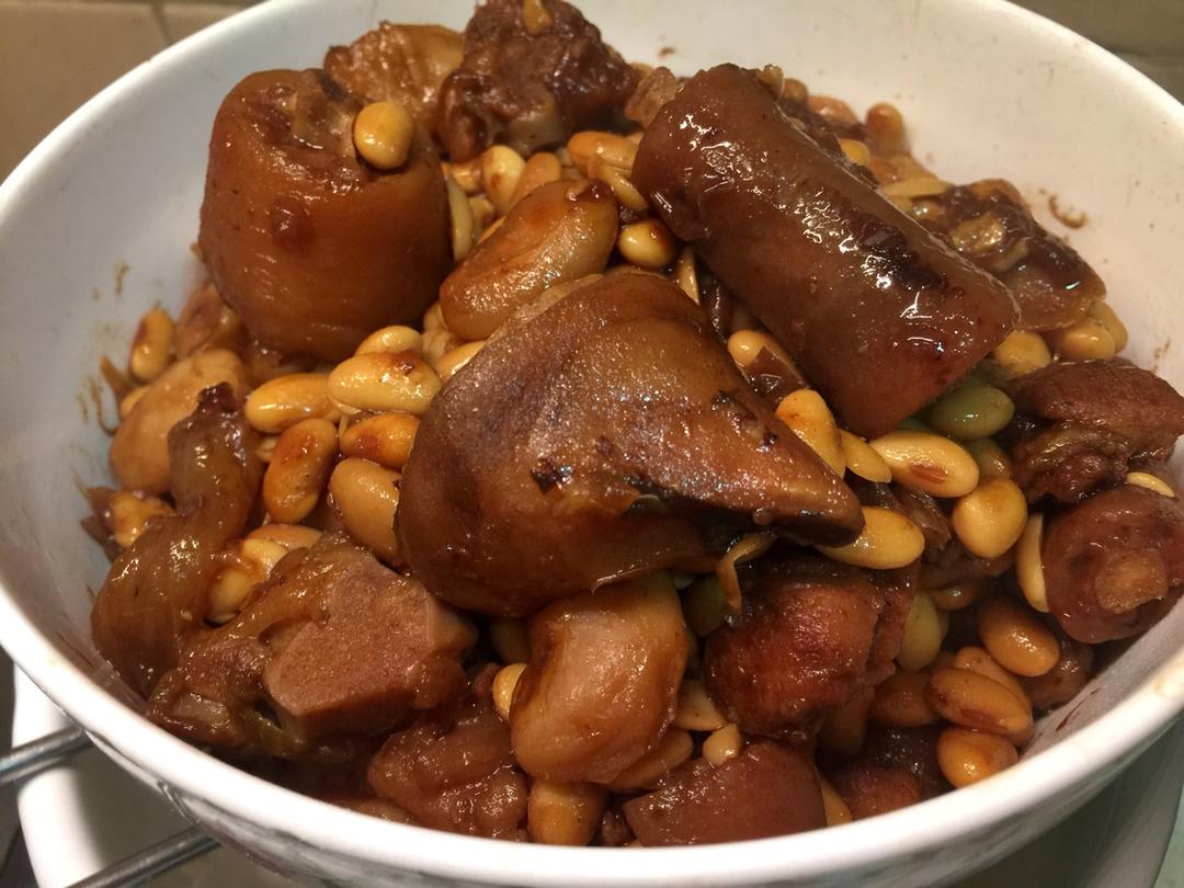 黄豆烧猪蹄
