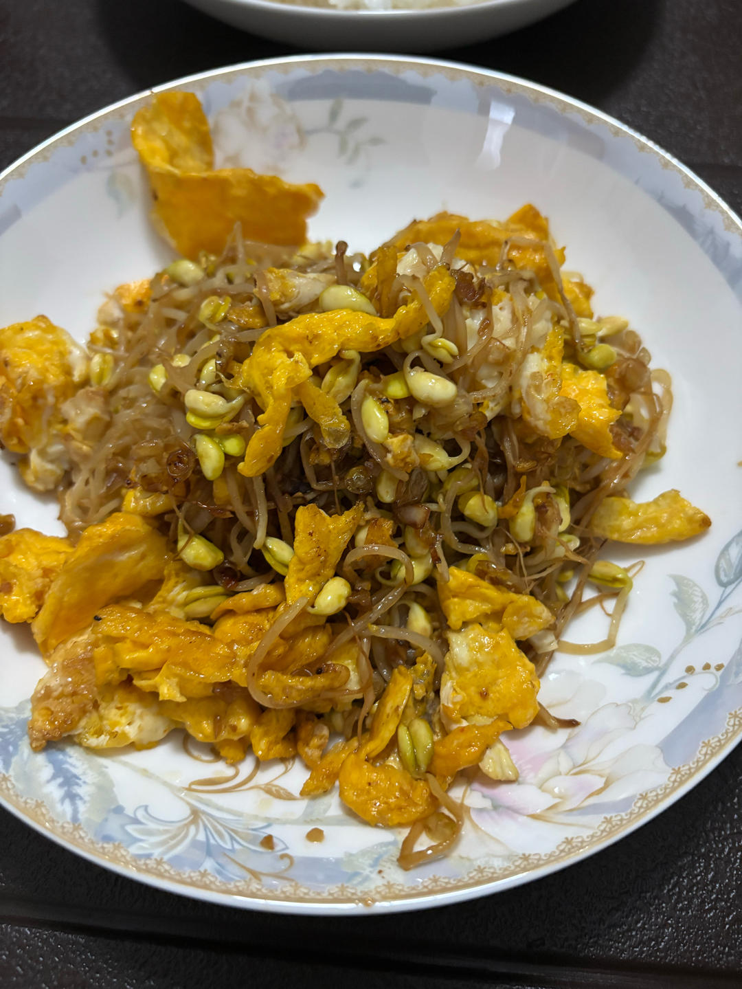 到今天才知道，豆芽竟然可以炒鸡蛋