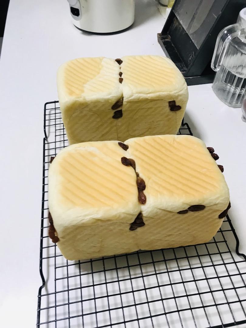 用烤箱自己做面包--手工牛奶吐司面包