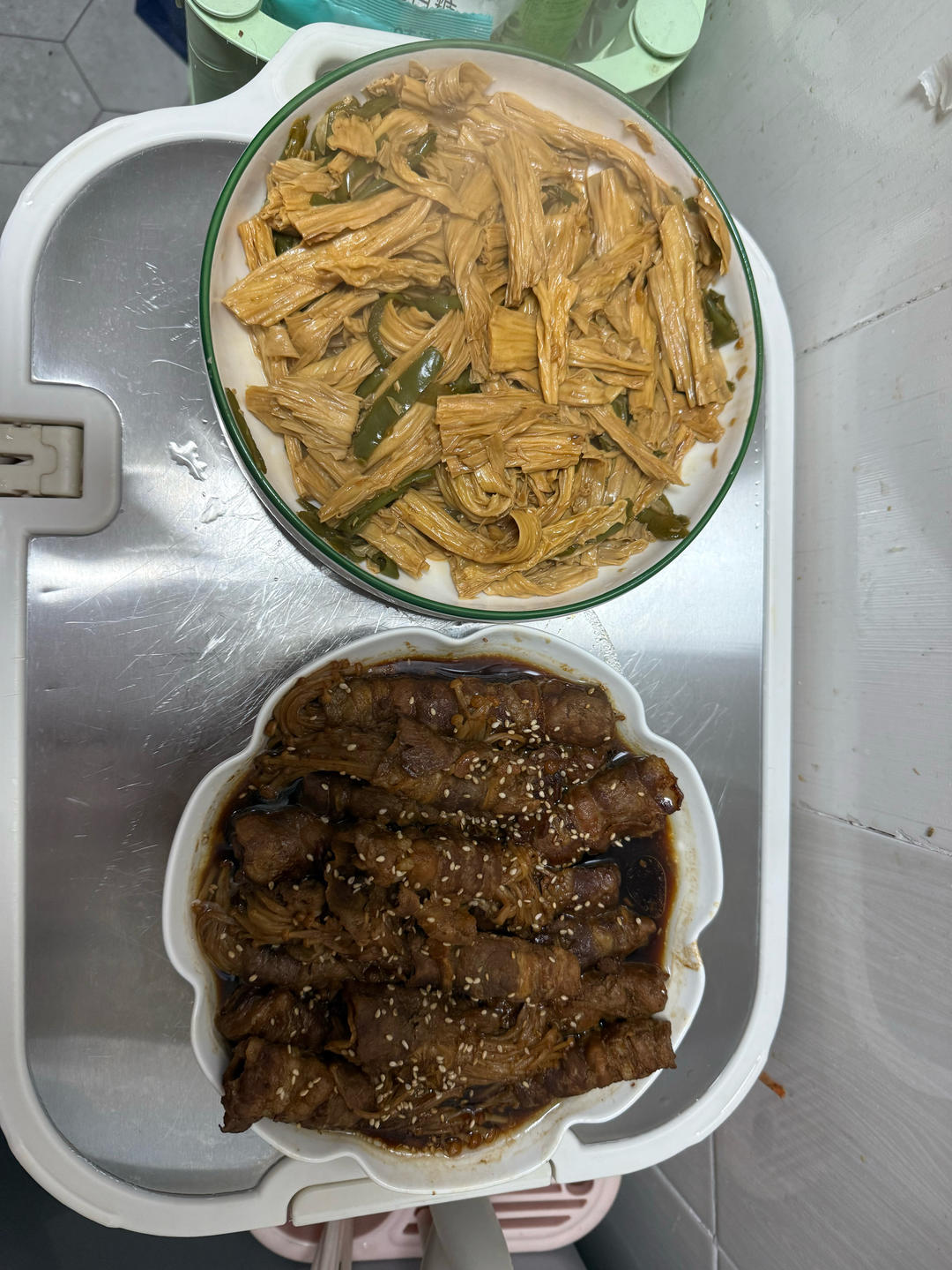 做法简单且巨下饭——金菇肥牛卷