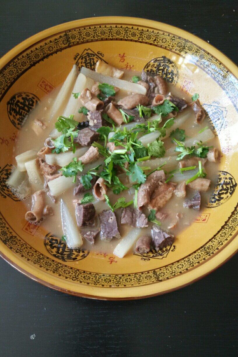 【萝卜炖牛杂】