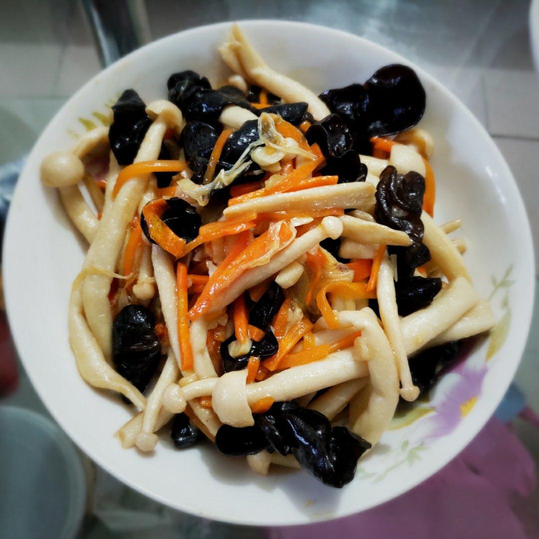 海鲜菇炒木耳