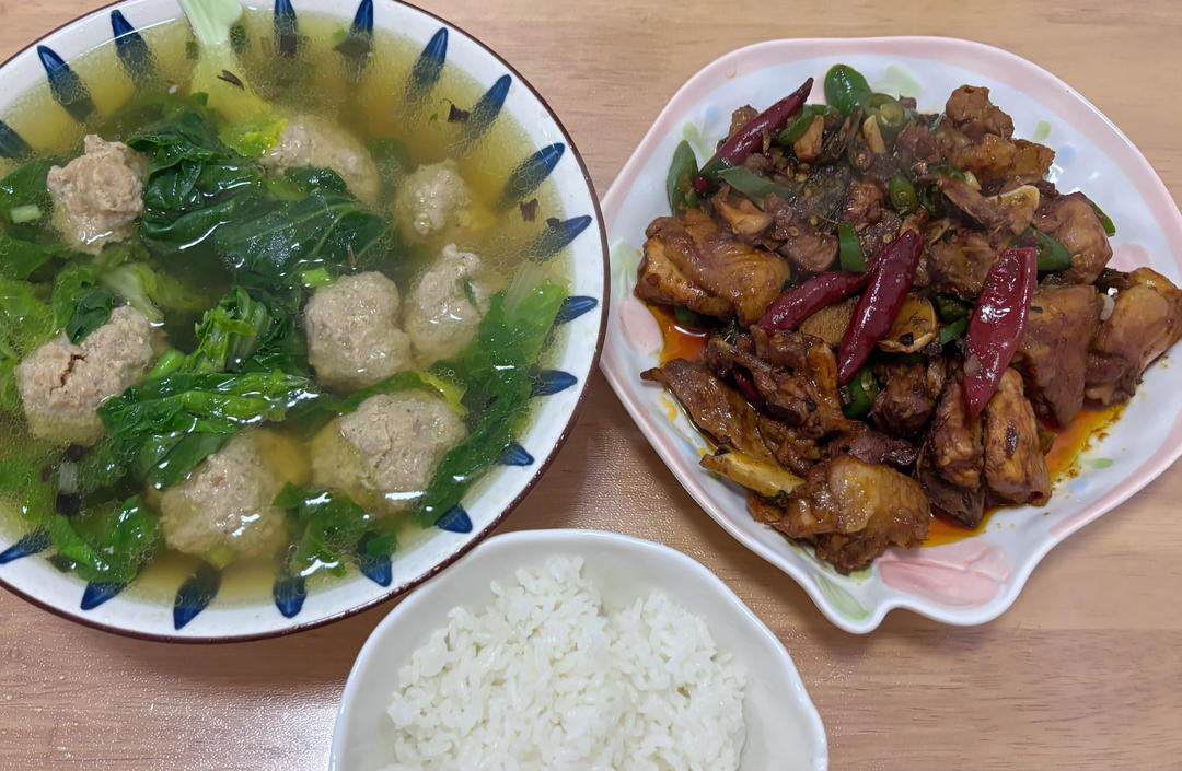 小白菜猪肉丸子汤