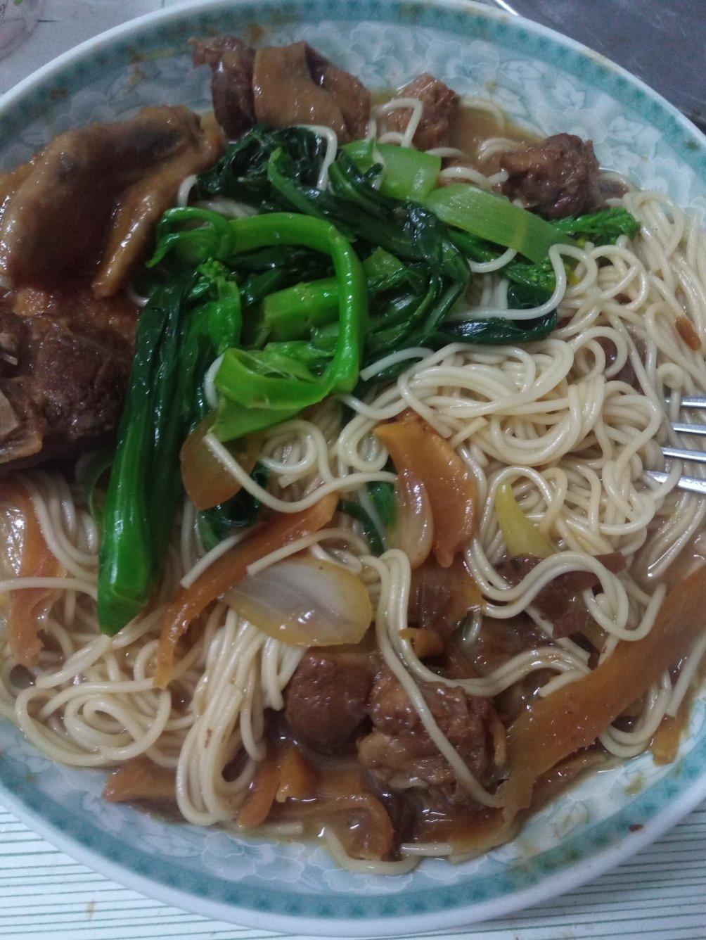 小丽梅做的鸭肉面