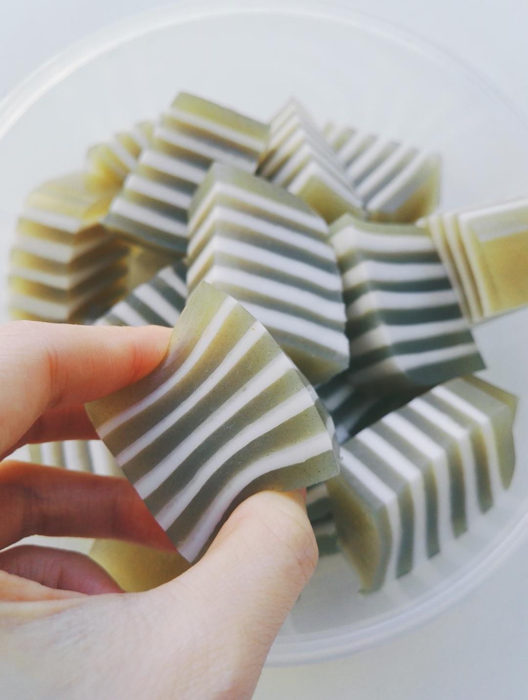 美味又治愈的高颜值甜点，抹茶椰汁千层糕