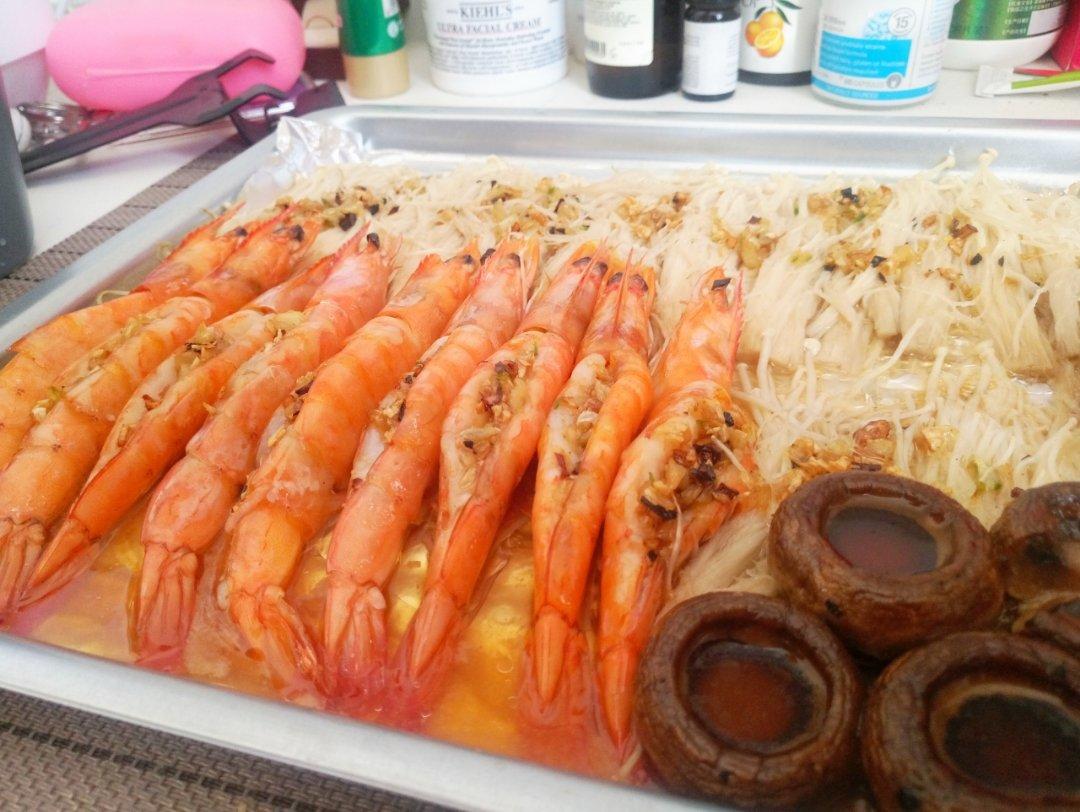 蒜蓉金针菇烤花蛤虾