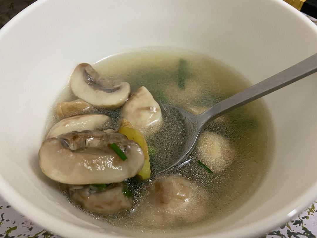 明明是素汤 却鲜得像鸡汤一样的「口蘑汤」