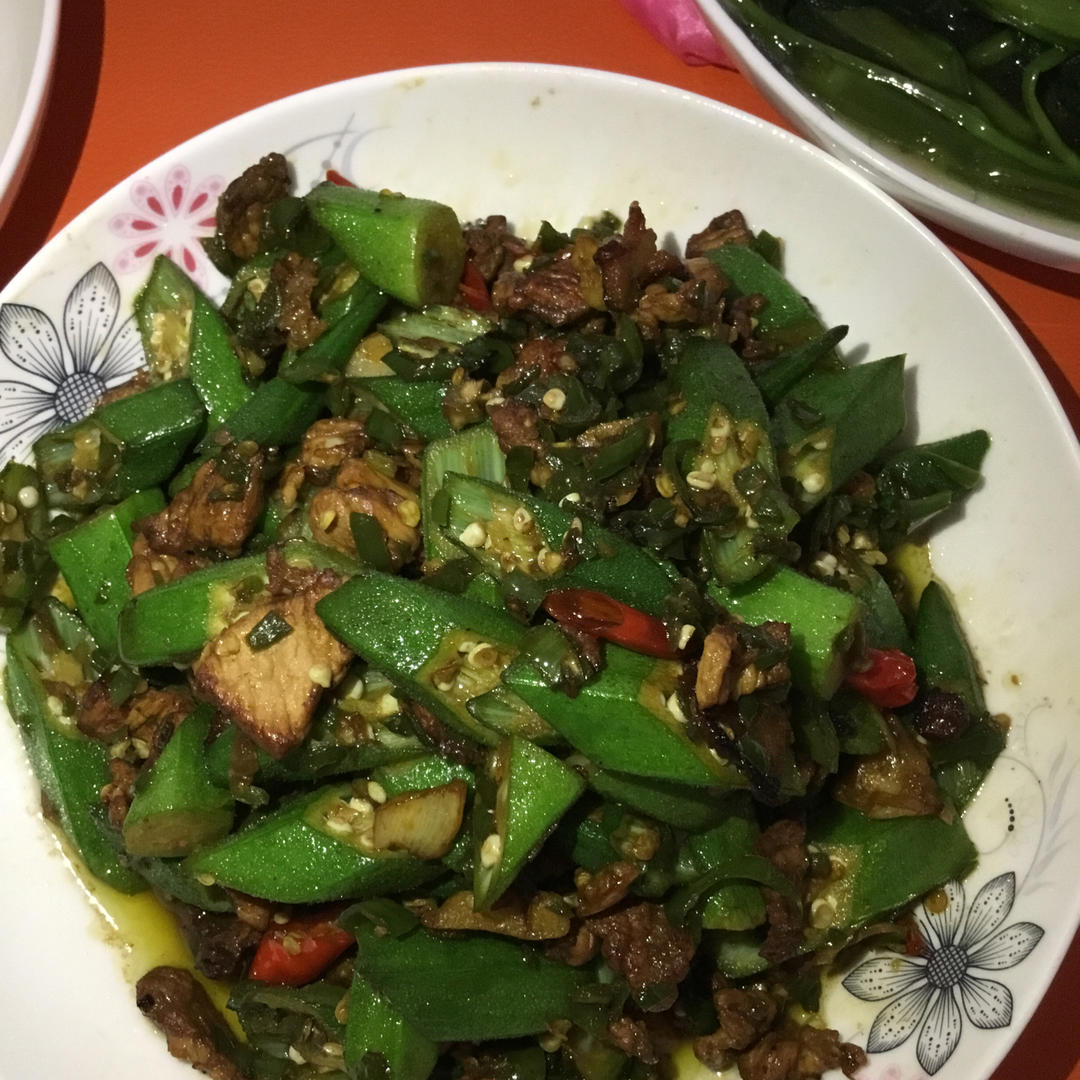 五花肉炒秋葵