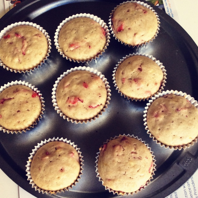 又快又美的草莓香蕉麦芬（杯子蛋糕）