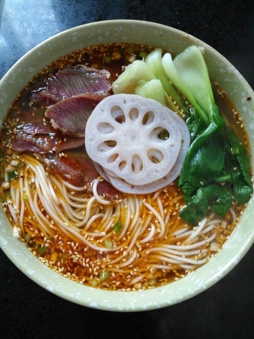 王大厨酸汤面