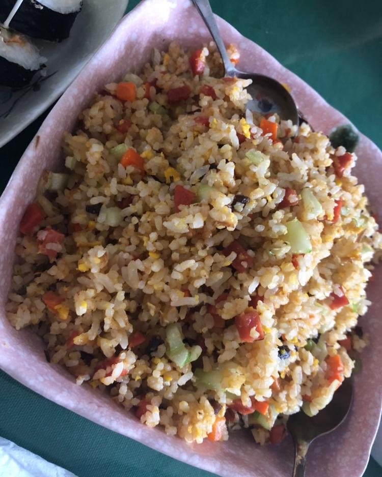 玉米胡萝卜火腿鸡蛋炒饭