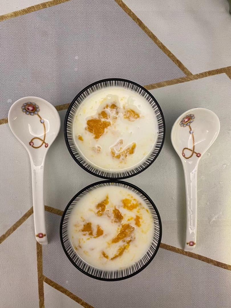 网红饮品芒果酸奶