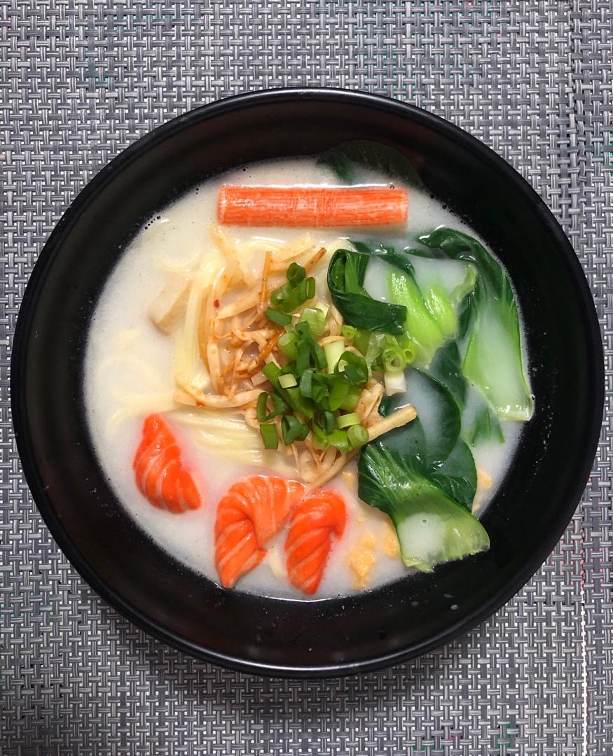 营养健康的鱼汤面