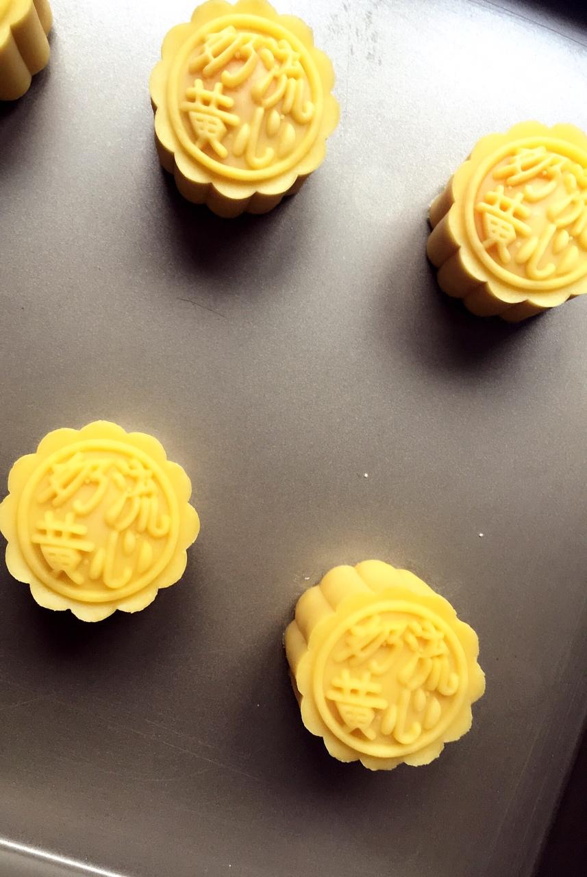 超详细图解版--流心奶黄月饼