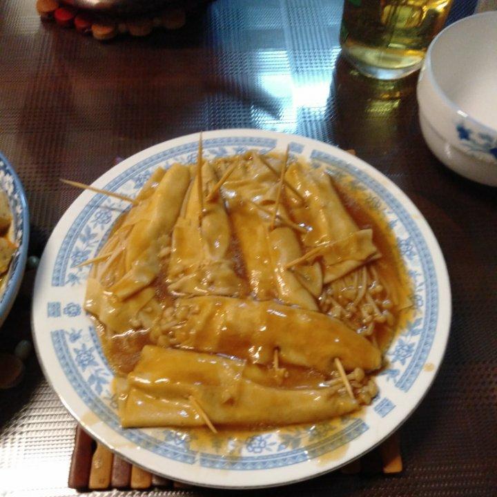 金针菇豆皮卷