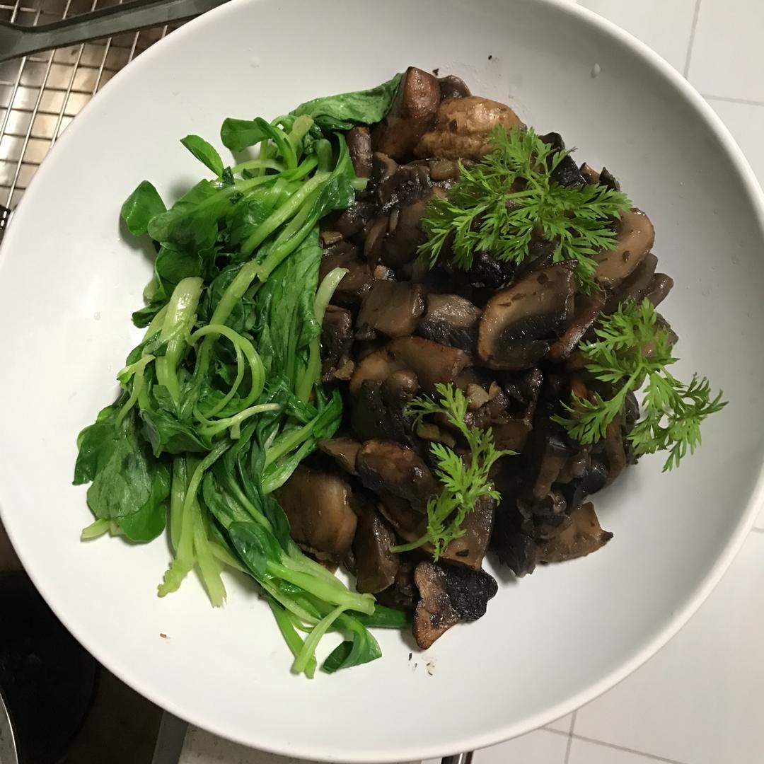 黄油黑胡椒炒牛排菇