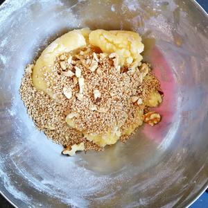 植物油核桃芝麻桃酥的做法 步骤6