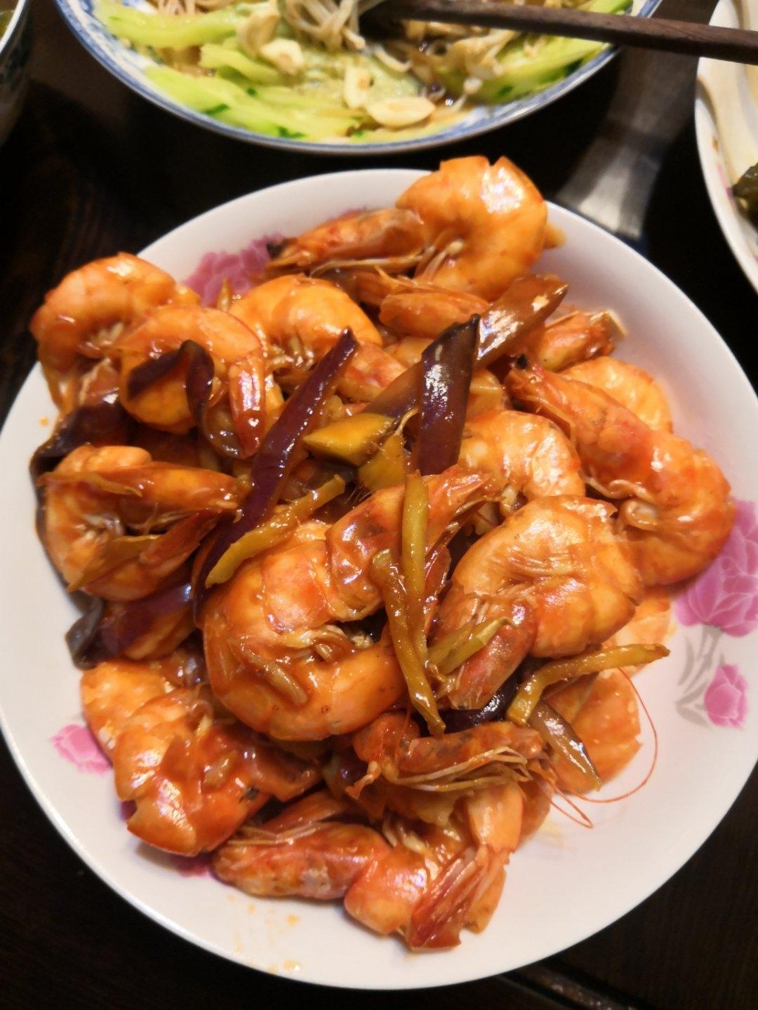 洋葱烧大虾（孩子爱吃的酸甜口味）