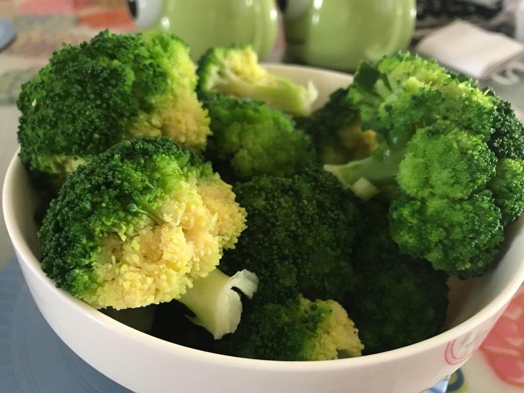 懒吃精做的水煮西兰花