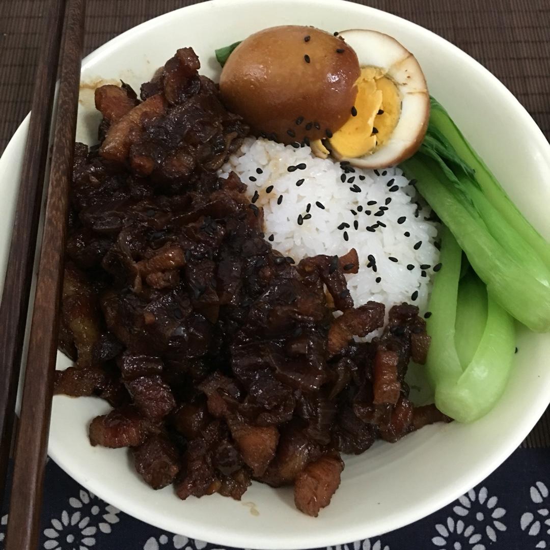 洋葱酥卤肉饭