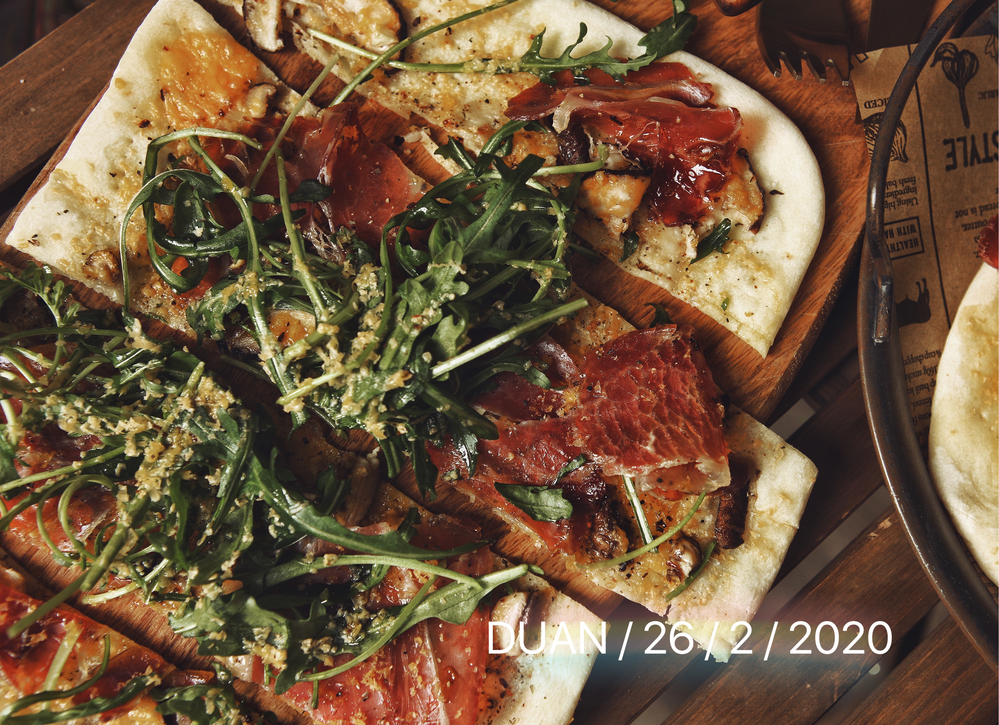 Capricciosa
天然酵种 意式熏火腿披萨 每一口都是那不勒斯的味道的做法