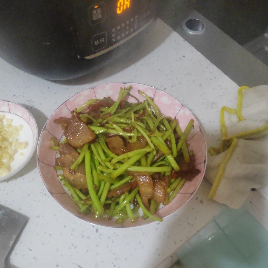篱蒿炒腊肉