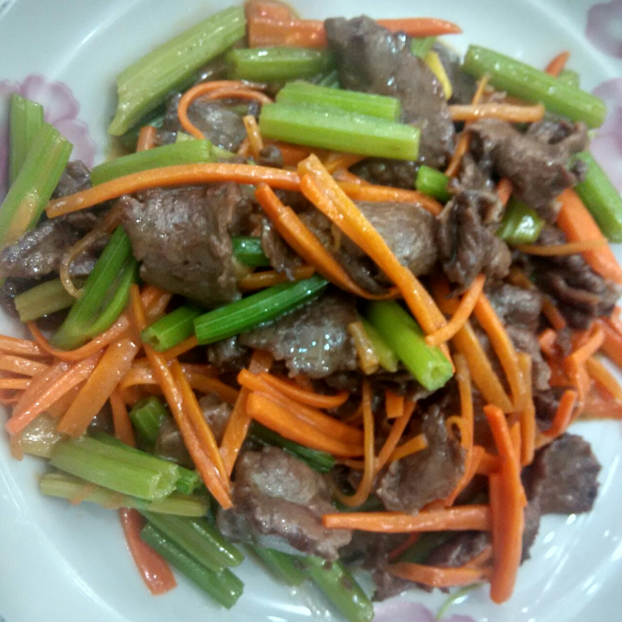 胡萝卜炒牛肉